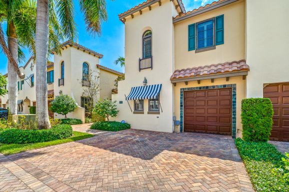 425 Via Villagio, Hypoluxo, FL 33462