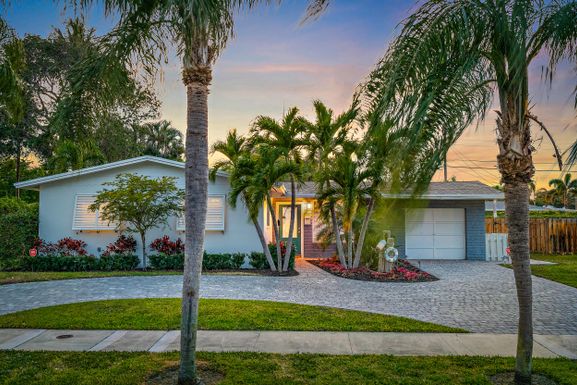 737 Lagoon, North Palm Beach, FL 33408