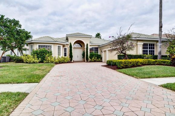 8973 Lakes, West Palm Beach, FL 33412