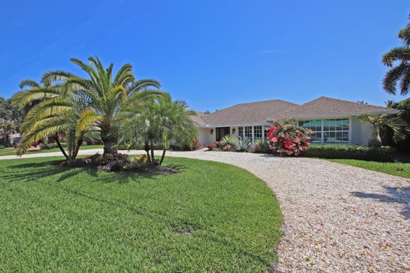 35 Saddleback, Tequesta, FL 33469