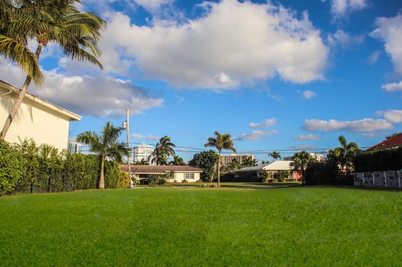 1725 Blue Water Ter, Lauderdale By The Sea, FL 33062