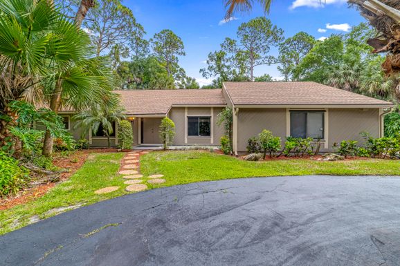 8570 Thousand Pines, West Palm Beach, FL 33411