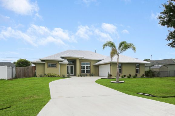 109 Ridgecrest, Port Saint Lucie, FL 34953
