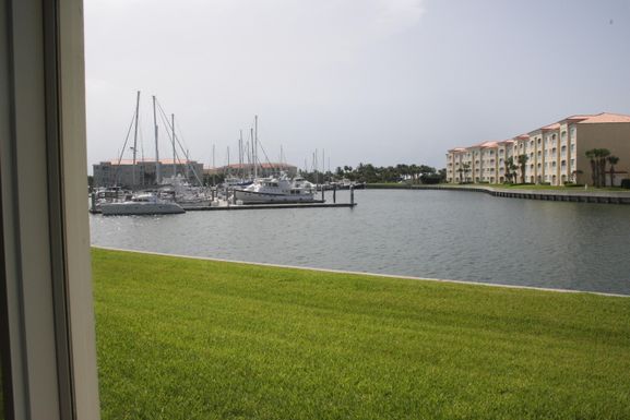 17 Harbour Isle, Fort Pierce, FL 34949