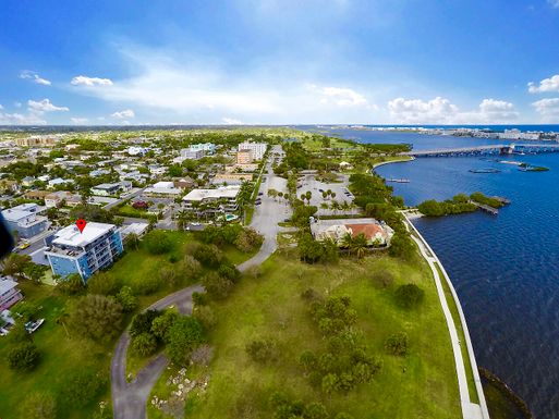 208 Lakeside, Lake Worth Beach, FL 33460