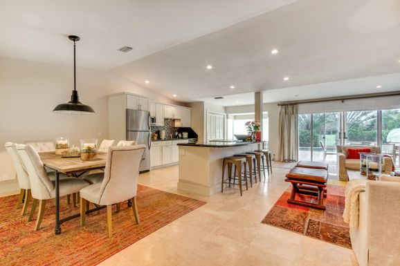 2312 Las Casitas, Wellington, FL 33414