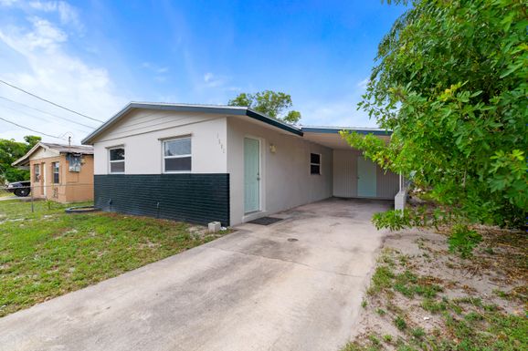 1281 35 St, Riviera Beach, FL 33404