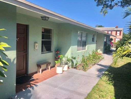 418 Conniston B, West Palm Beach, FL 33405