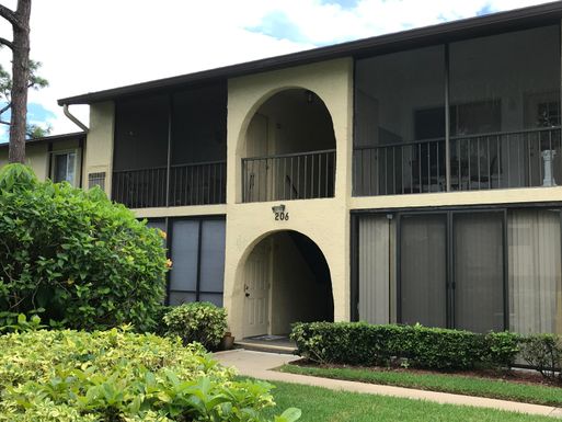 206 Pine Hov, Greenacres, FL 33463