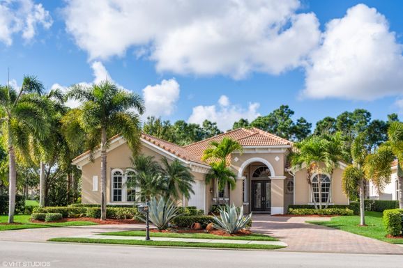 8737 Tompson Point, Port Saint Lucie, FL 34986