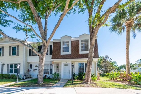 101 Old English, Jupiter, FL 33458