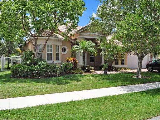 8442 Lake Forest, Davie, FL 33328