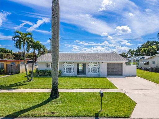 313 Cypress, Palm Springs, FL 33461