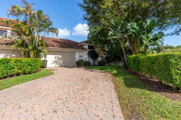 2568 Sheltingham, Wellington, FL 33414