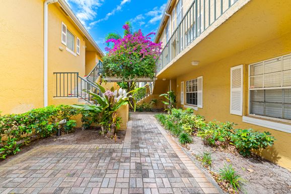 1025 Lake Shore, Lake Park, FL 33403