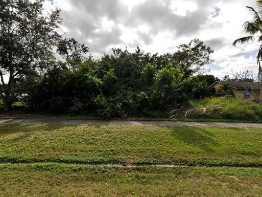 682 Floresta, Port Saint Lucie, FL 34983