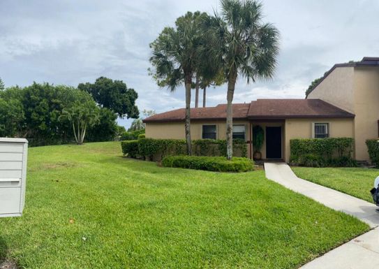 101 Lakeview, Royal Palm Beach, FL 33411