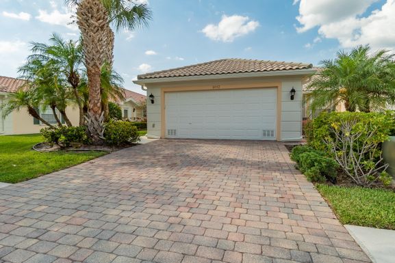 9112 Retreat Dr, Hobe Sound, FL 33455