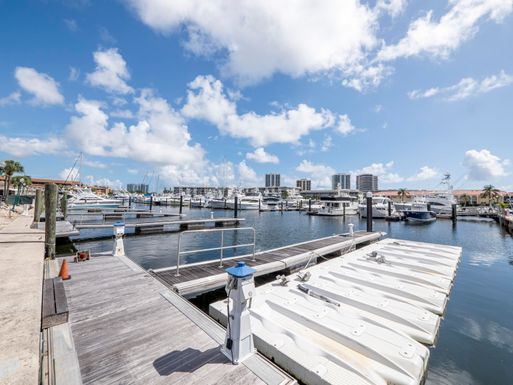 143 Yacht Club, North Palm Beach, FL 33408