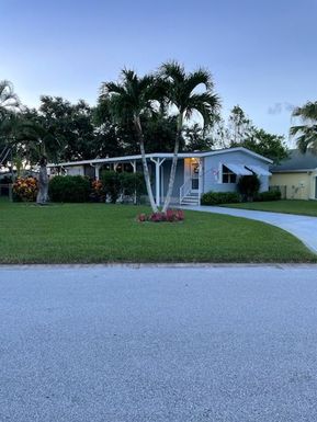 2517 Versailles, Stuart, FL 34997