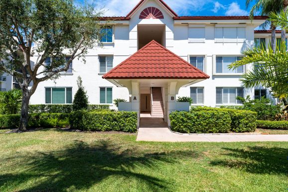 102 Half Moon, Hypoluxo, FL 33462