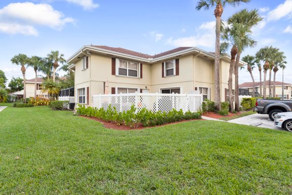 18 Amherst, Royal Palm Beach, FL 33411