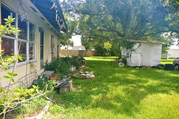 298 6th, Moore Haven, FL 33471