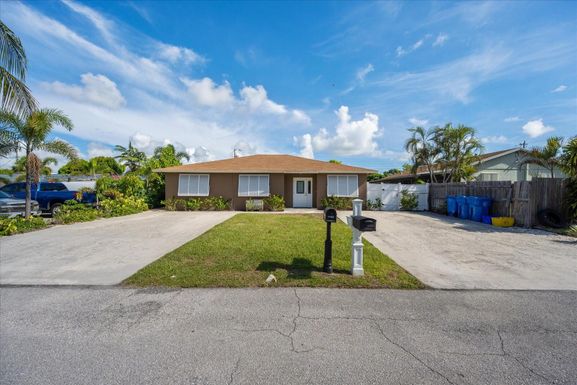 1603 Holly, Lantana, FL 33462