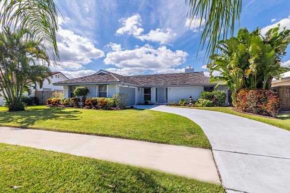 63 Hickory Hill, Tequesta, FL 33469