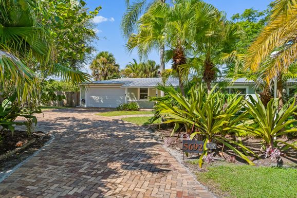 5692 Pennock Point, Jupiter, FL 33458