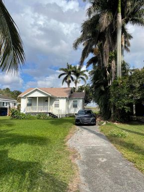 36991 3rd, Canal Point, FL 33438