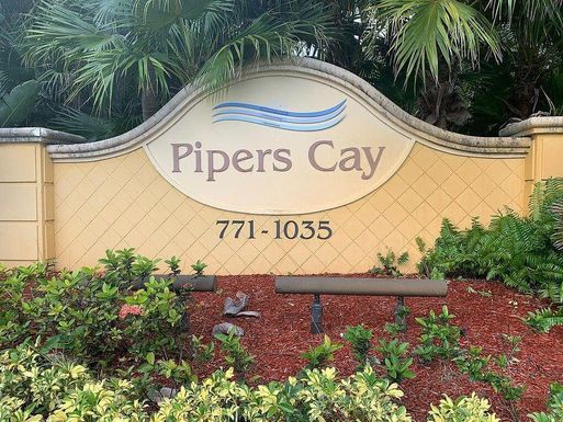 858 Pipers Cay, West Palm Beach, FL 33415