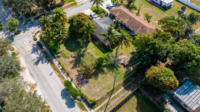 206 10th, Delray Beach, FL 33444