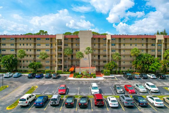 3755 Via Poinciana, Lake Worth, FL 33467