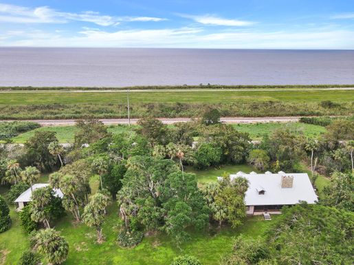 17346 Us Highway 441, Canal Point, FL 33438