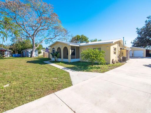 3733 Lakeview, Micco, FL 32976