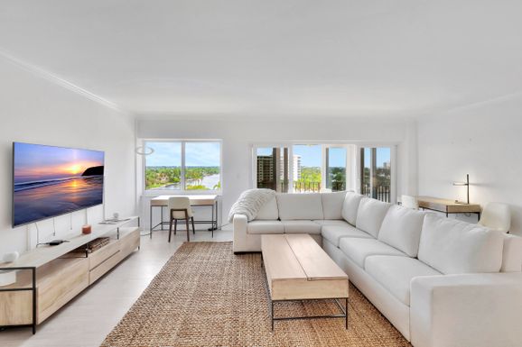 86 Macfarlane, Delray Beach, FL 33483