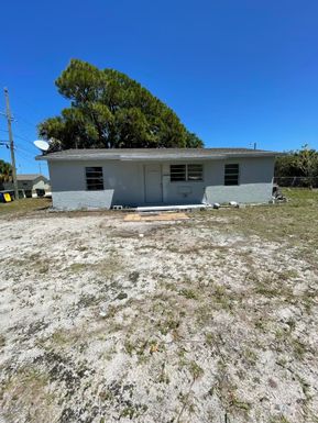 1209 Avenue J, Fort Pierce, FL 34950