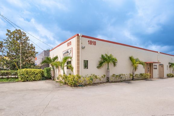 1810 Okeechobee, West Palm Beach, FL 33409