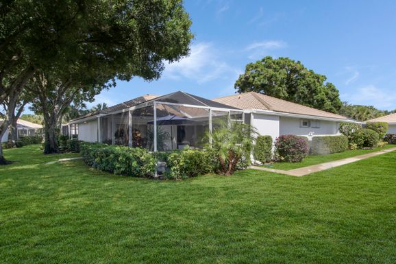 5701 Red Oak, Palm Beach Gardens, FL 33410