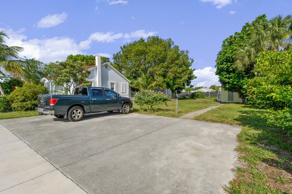 419 H, Lake Worth Beach, FL 33460