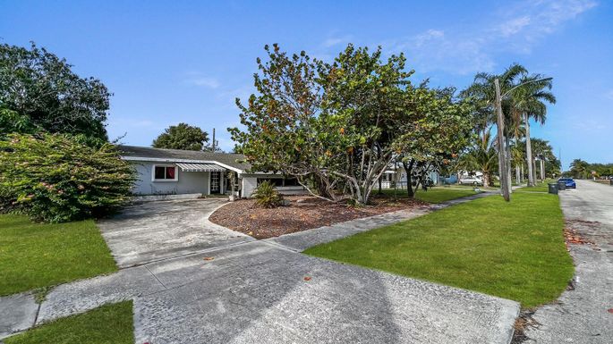 224 Greenbriar, Lake Park, FL 33403