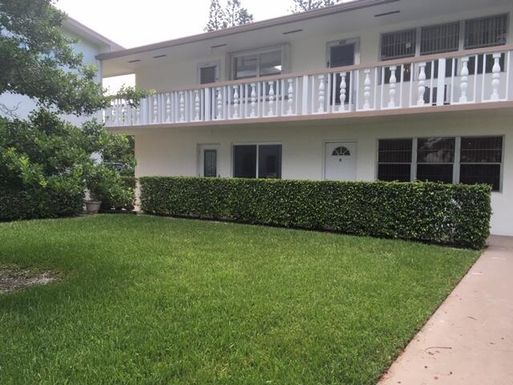 26 Kingswood B, West Palm Beach, FL 33417