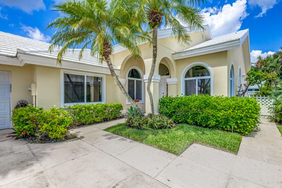 2725 White Wing, West Palm Beach, FL 33409