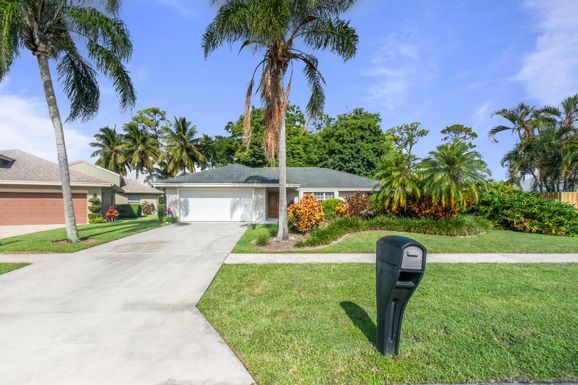691 Foresteria Ave, Wellington, FL 33414