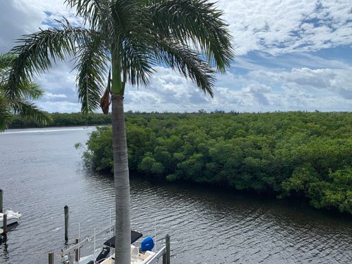 689 6th, Boynton Beach, FL 33435