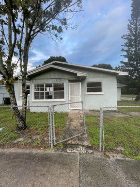 512 17th, Fort Pierce, FL 34950