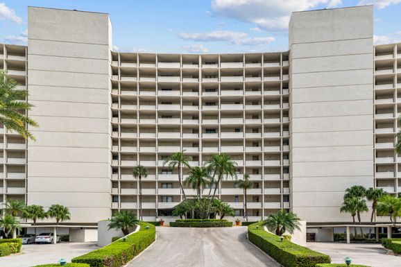 124 Lakeshore, North Palm Beach, FL 33408