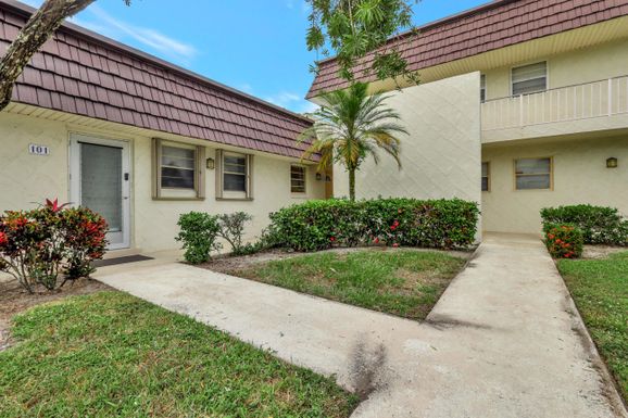 12001 Poinciana, Royal Palm Beach, FL 33411