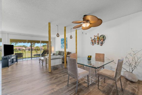 4471 Luxemburg, Lake Worth, FL 33467